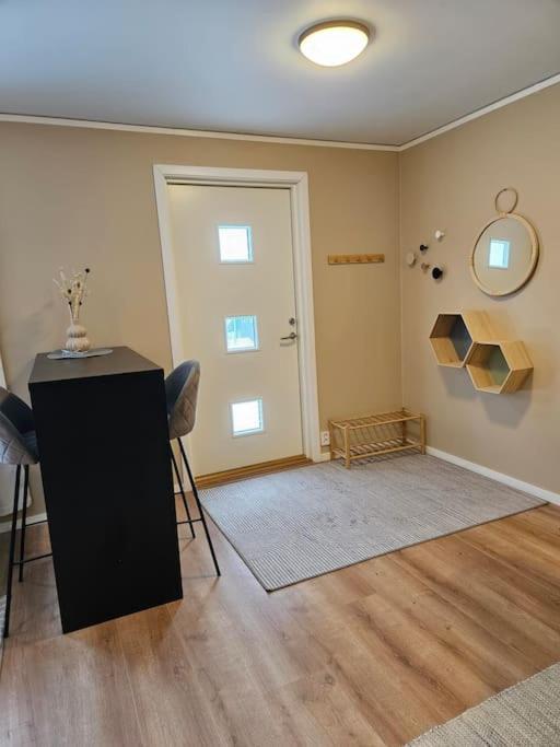 Apartment 1 Bedroom With Parking